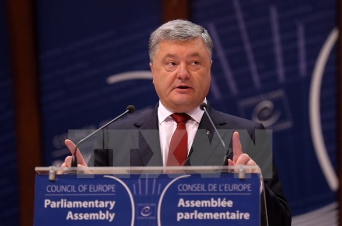 Tổng thống Ukraine Petro Poroshenko phát biểu tại Strasbourg nhân chuyến thăm Pháp ngày 11/10. (Nguồn: AFP/TTXVN)